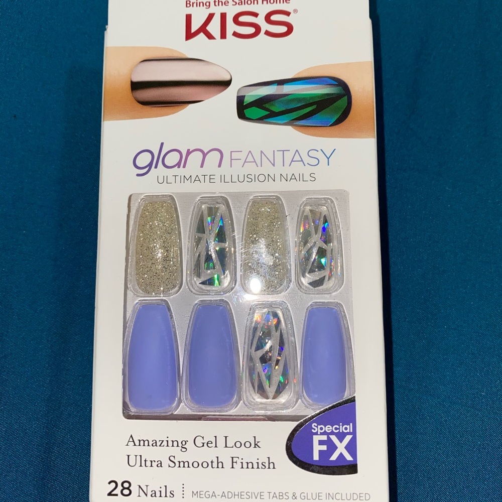 Kiss Glam Fantasy glue on nails